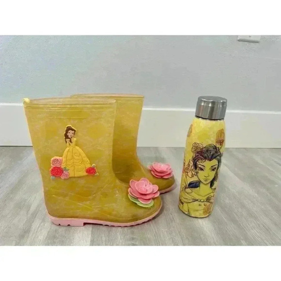 butter Disney Store Belle Rain Boots yellow Shoes Girls Size 1 with water bottle - Picture 1 of 8